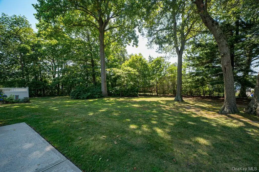 29 Bailey Avenue Babylon NY 11702