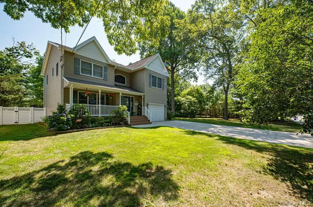 29 Bailey Avenue Babylon NY 11702