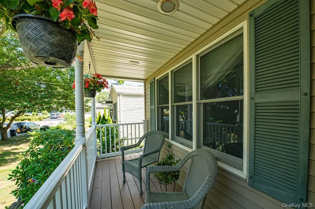 29 Bailey Avenue Babylon NY 11702