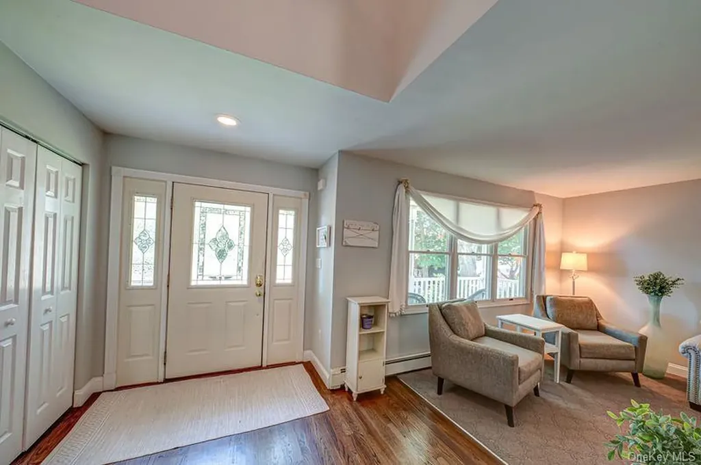 29 Bailey Avenue Babylon NY 11702