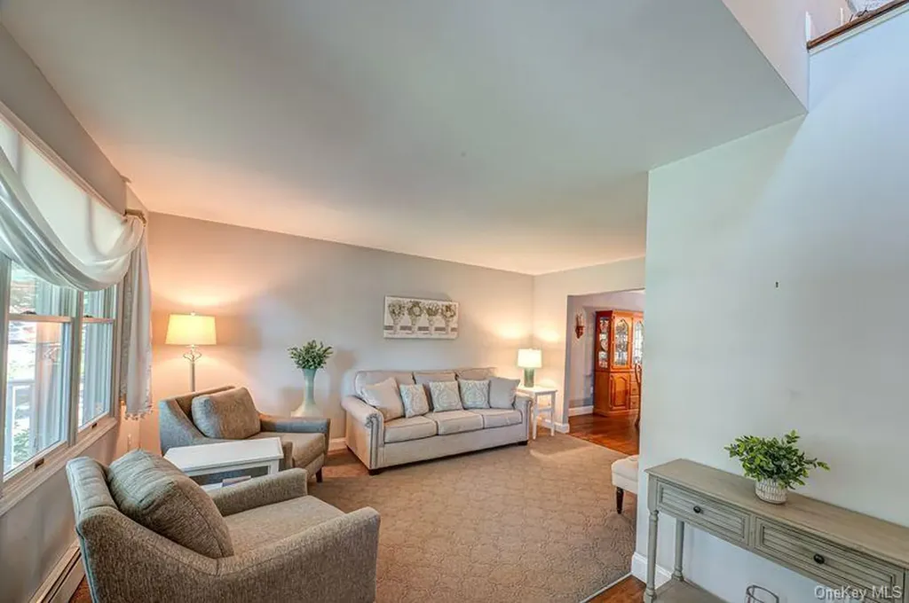 29 Bailey Avenue Babylon NY 11702