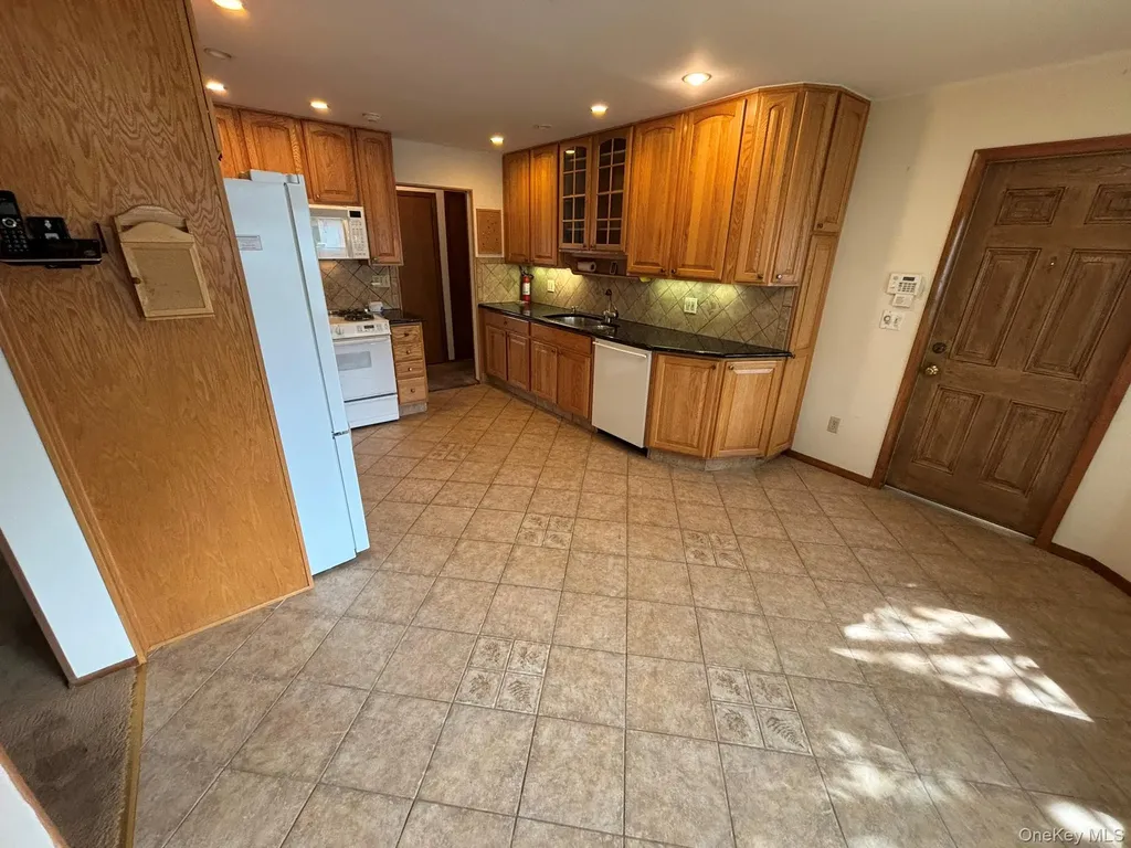 166 Evans Street New Hyde Park NY 11040