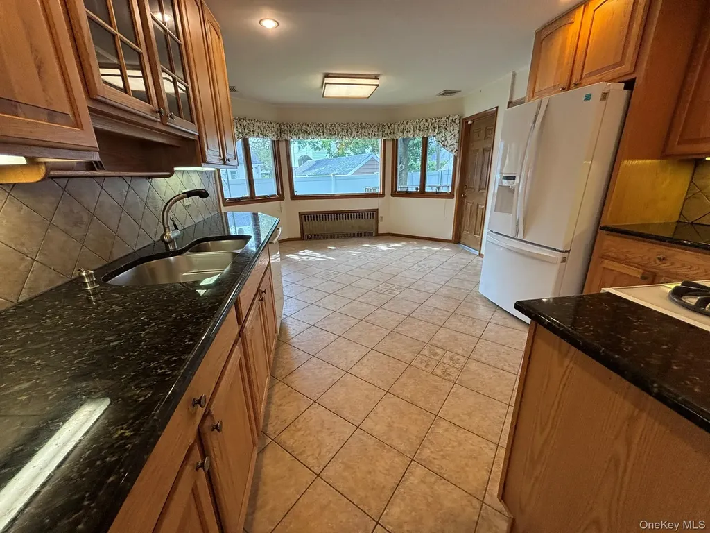 166 Evans Street New Hyde Park NY 11040