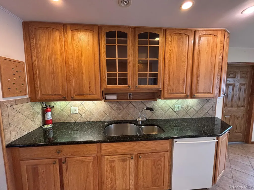 166 Evans Street New Hyde Park NY 11040