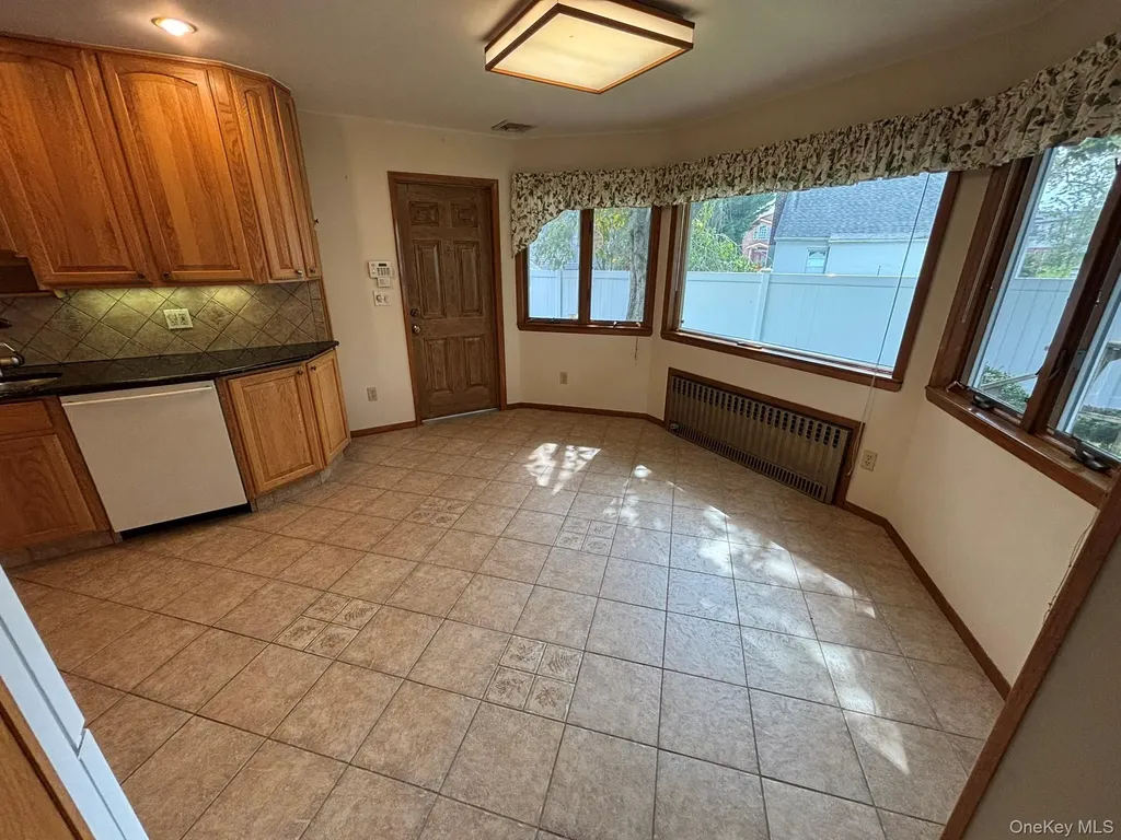 166 Evans Street New Hyde Park NY 11040