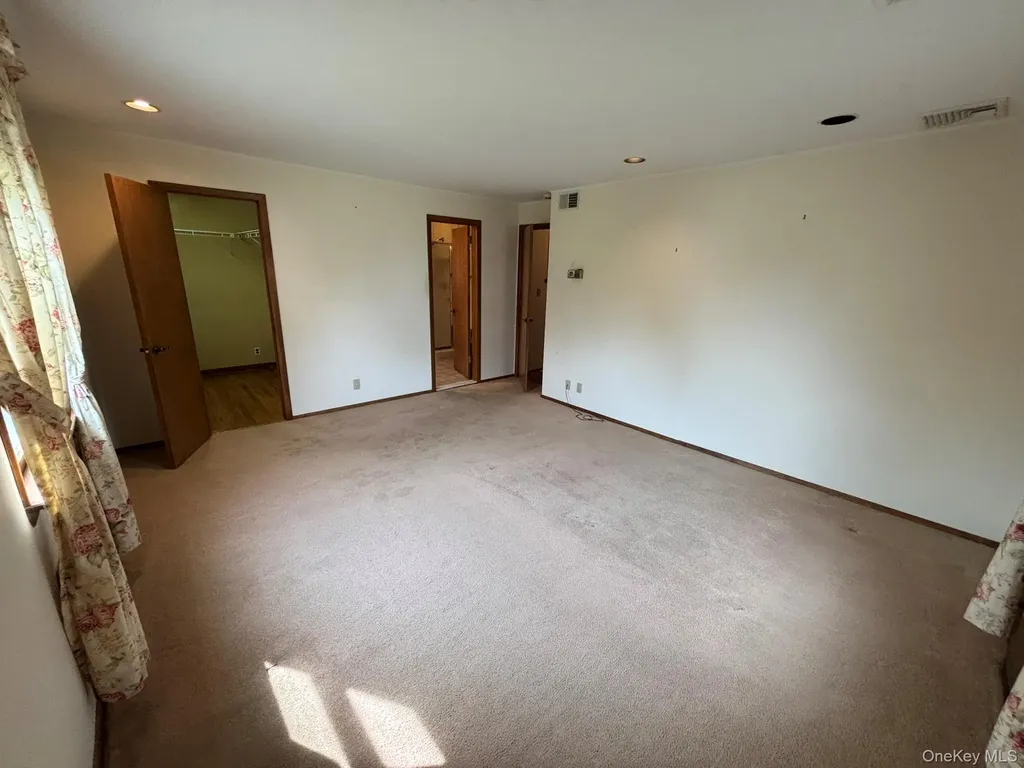 166 Evans Street New Hyde Park NY 11040