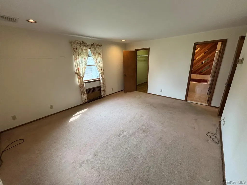 166 Evans Street New Hyde Park NY 11040