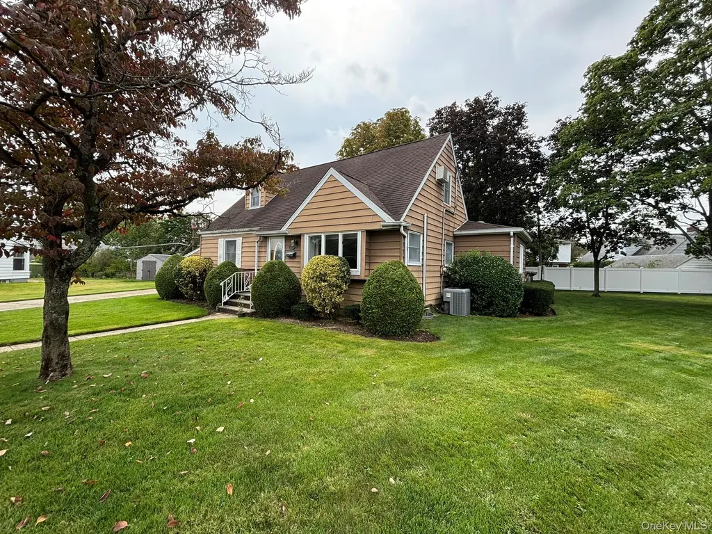 166 Evans Street New Hyde Park NY 11040