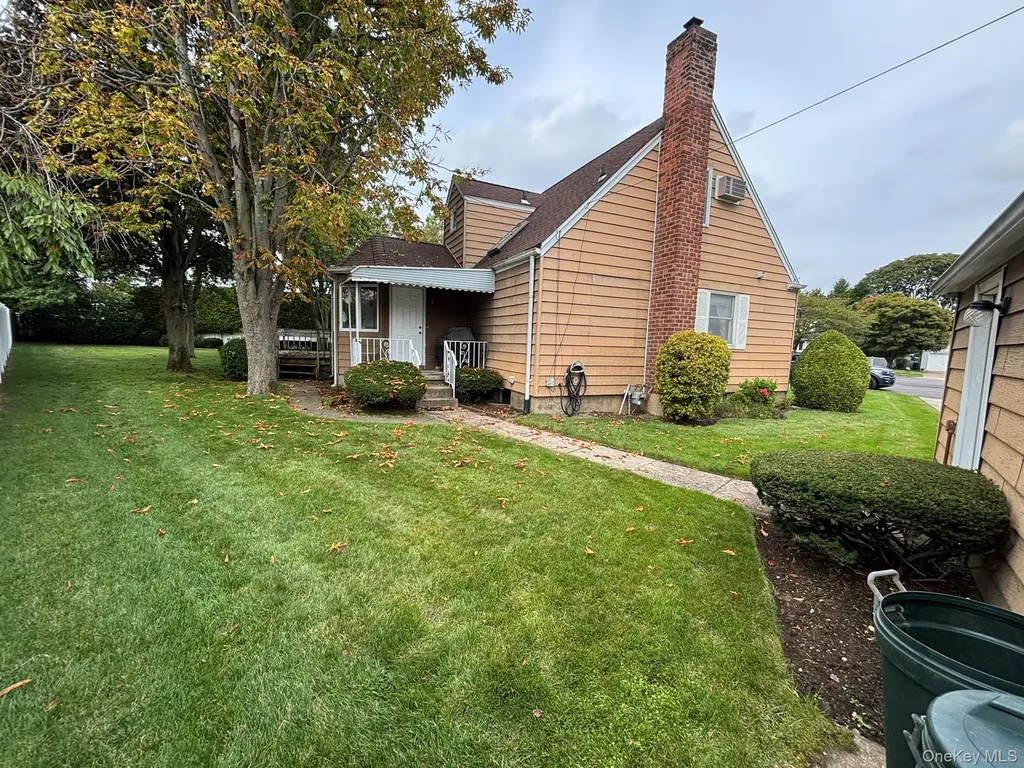 166 Evans Street New Hyde Park NY 11040