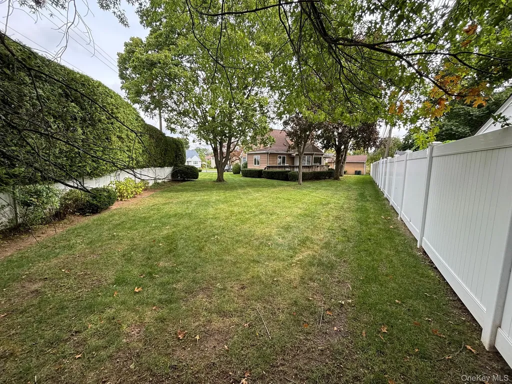 166 Evans Street New Hyde Park NY 11040