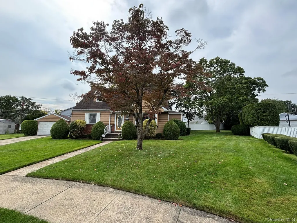 166 Evans Street New Hyde Park NY 11040