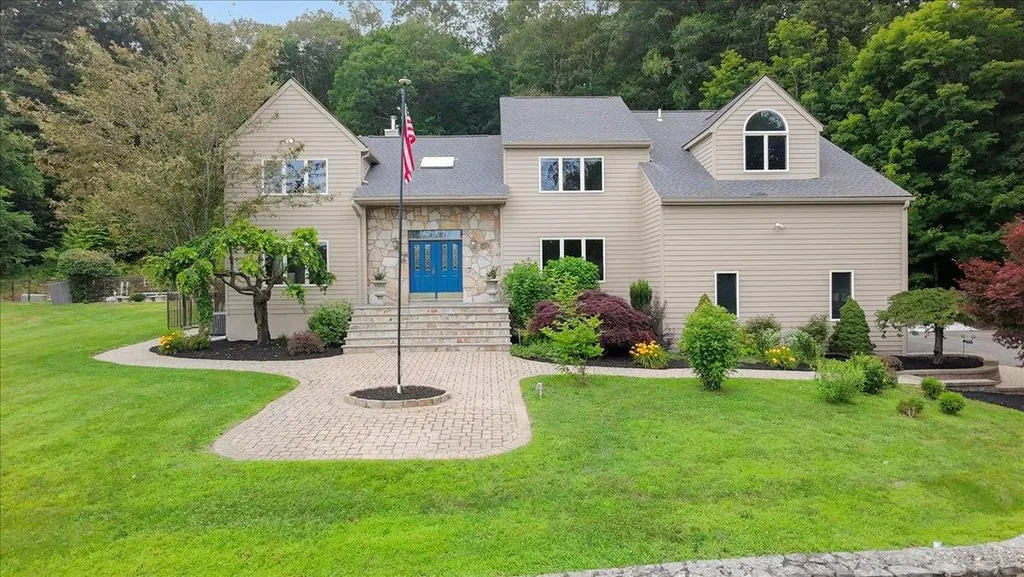 31 Reservoir Court Carmel NY 10512