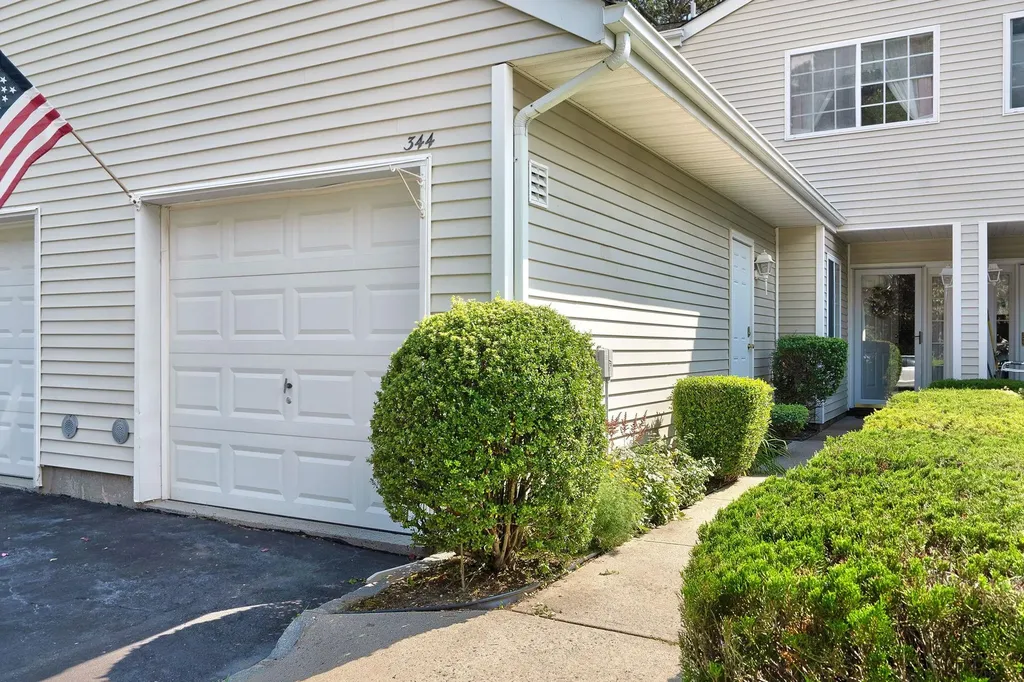 344 Colonial Circle Manorville NY 11949
