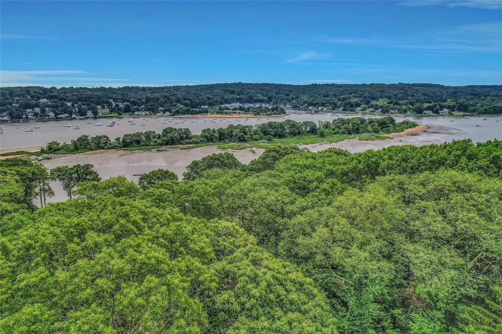 25 Spring Hollow Road Centerport NY 11721
