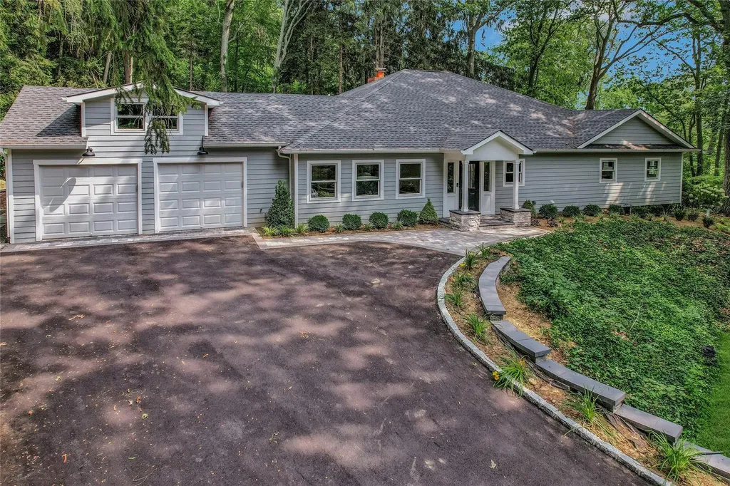 25 Spring Hollow Road Centerport NY 11721