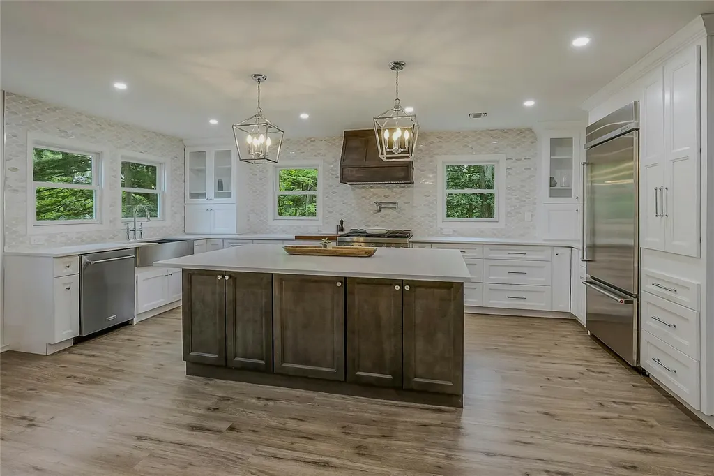 25 Spring Hollow Road Centerport NY 11721