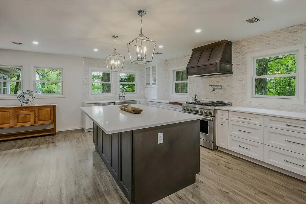 25 Spring Hollow Road Centerport NY 11721