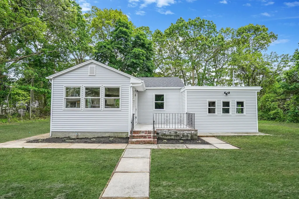 60 Westminster Drive Shirley NY 11967