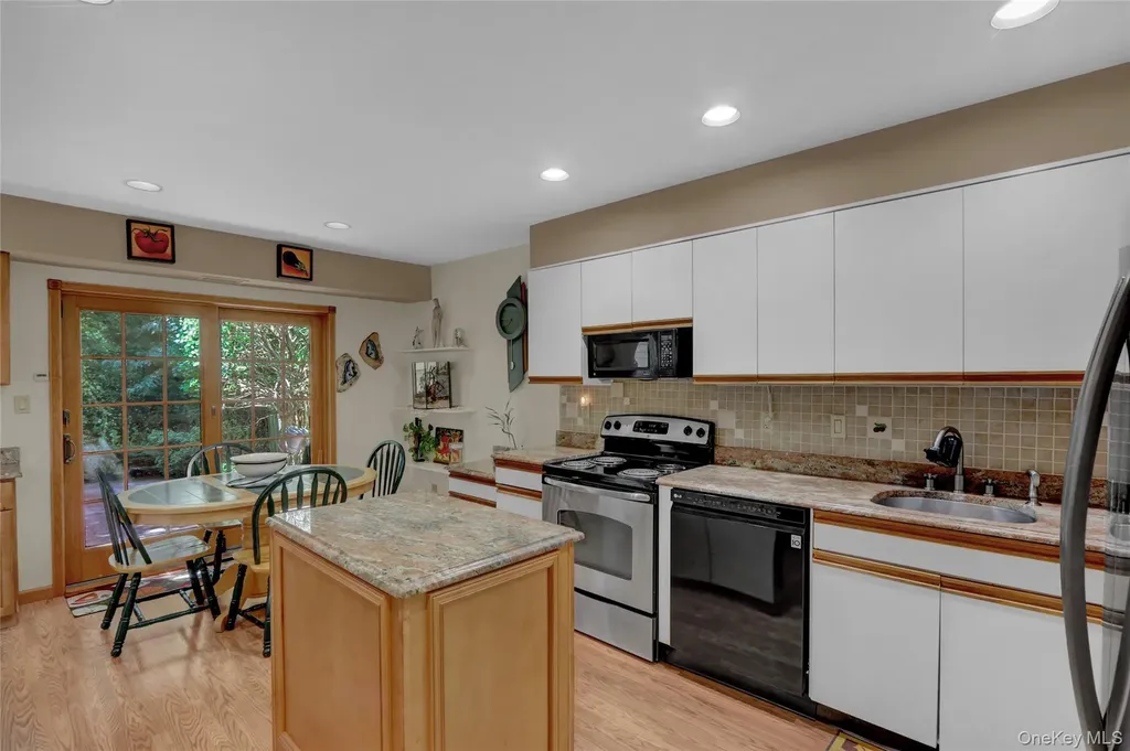 52 Boathouse Lane Bay Shore NY 11706