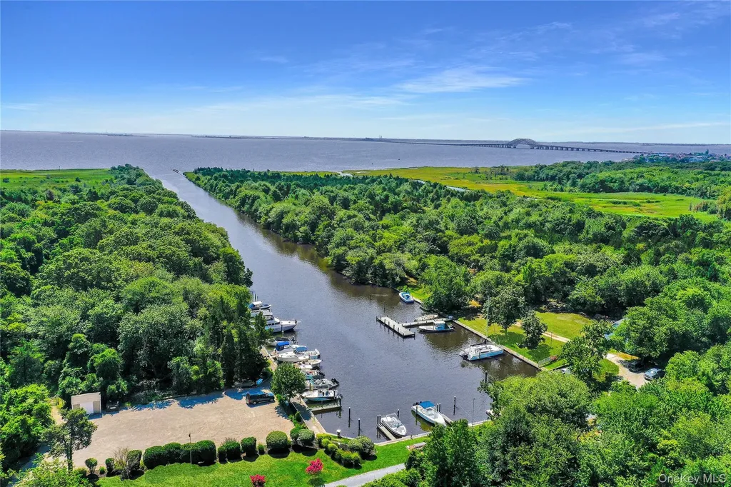 52 Boathouse Lane Bay Shore NY 11706