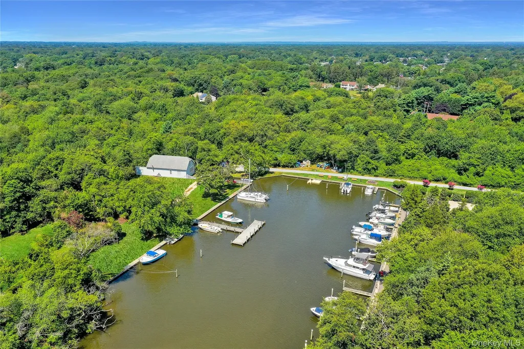 52 Boathouse Lane Bay Shore NY 11706