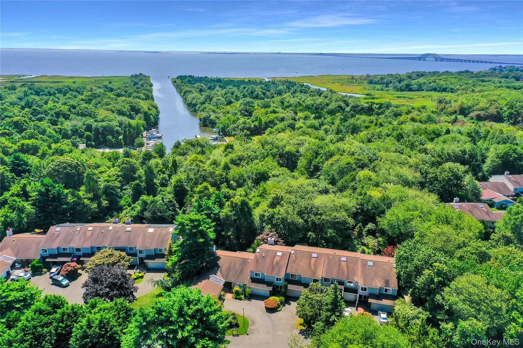 52 Boathouse Lane Bay Shore NY 11706