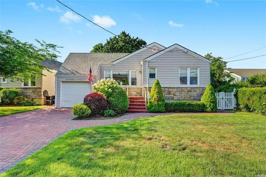 29 Noble Street Lynbrook NY 11563