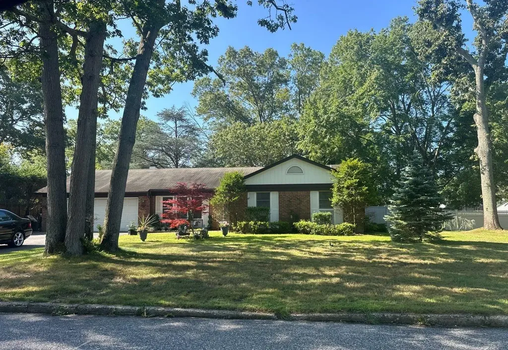 43 Summercress Lane Coram NY 11727
