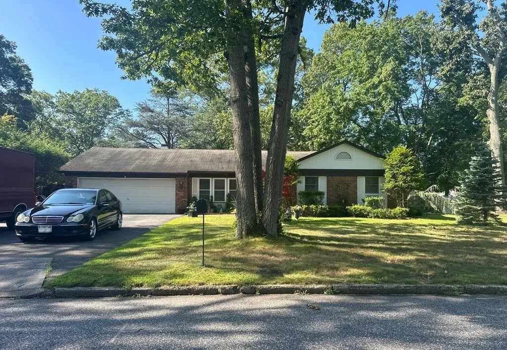 43 Summercress Lane Coram NY 11727