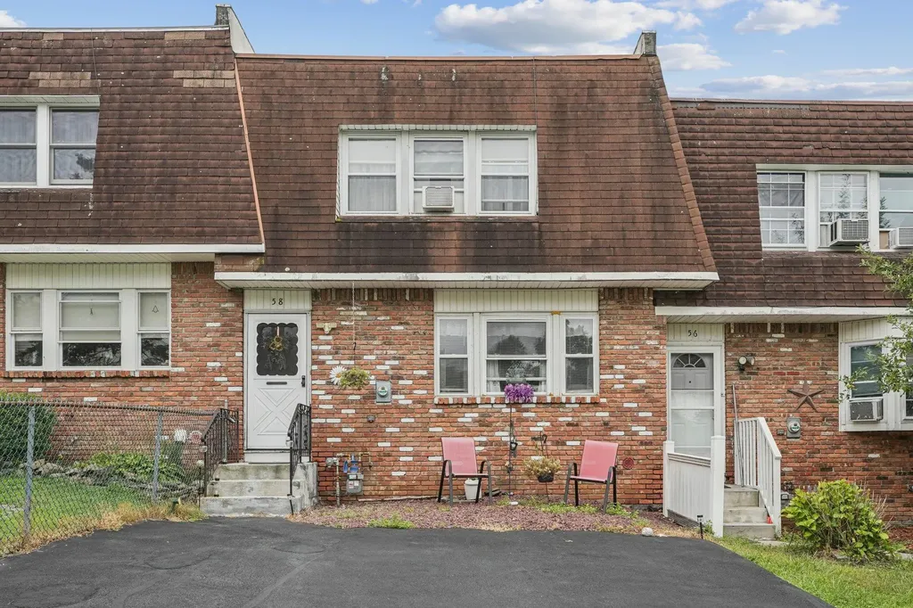 58 Chaucer Court Middletown NY 10941