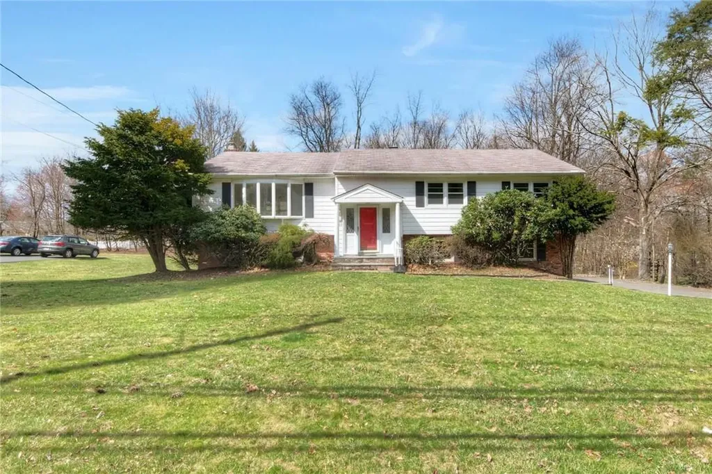 25 Cragmere Road Airmont NY 10901