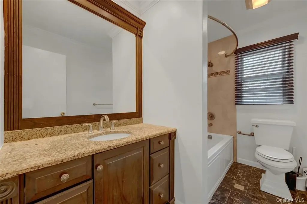 25 Cragmere Road Airmont NY 10901