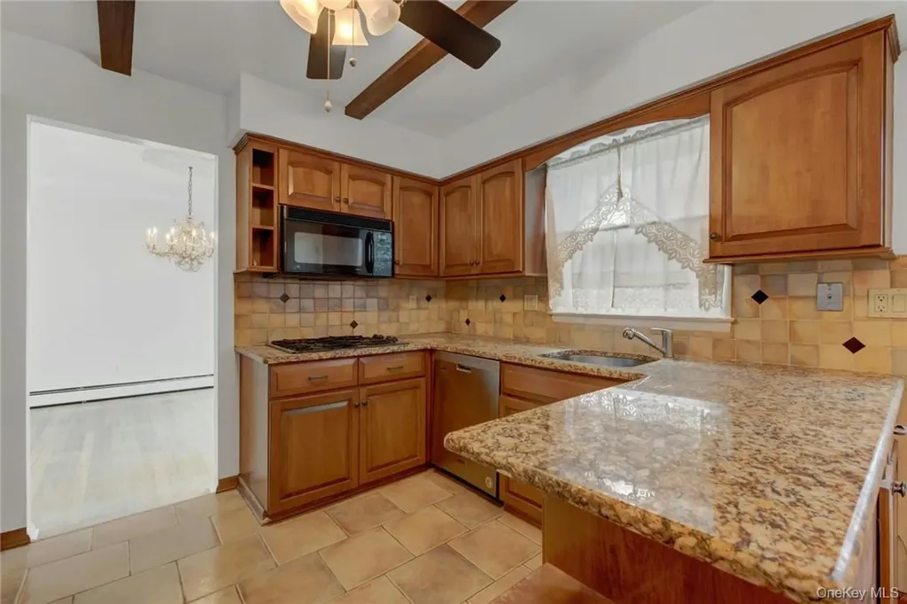 25 Cragmere Road Airmont NY 10901