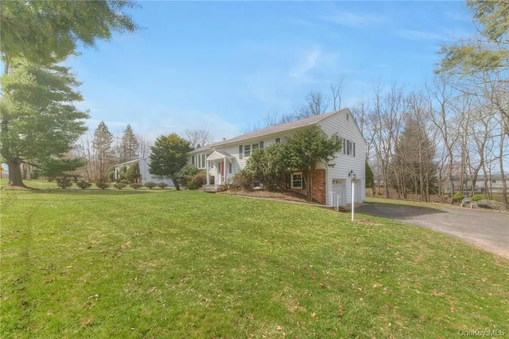 25 Cragmere Road Airmont NY 10901