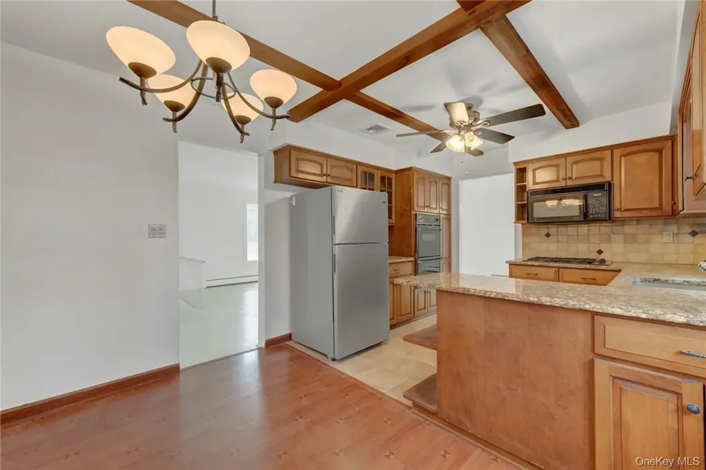 25 Cragmere Road Airmont NY 10901