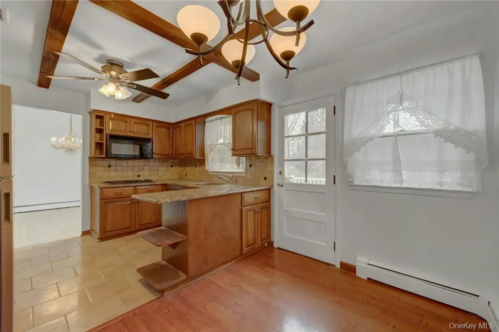 25 Cragmere Road Airmont NY 10901