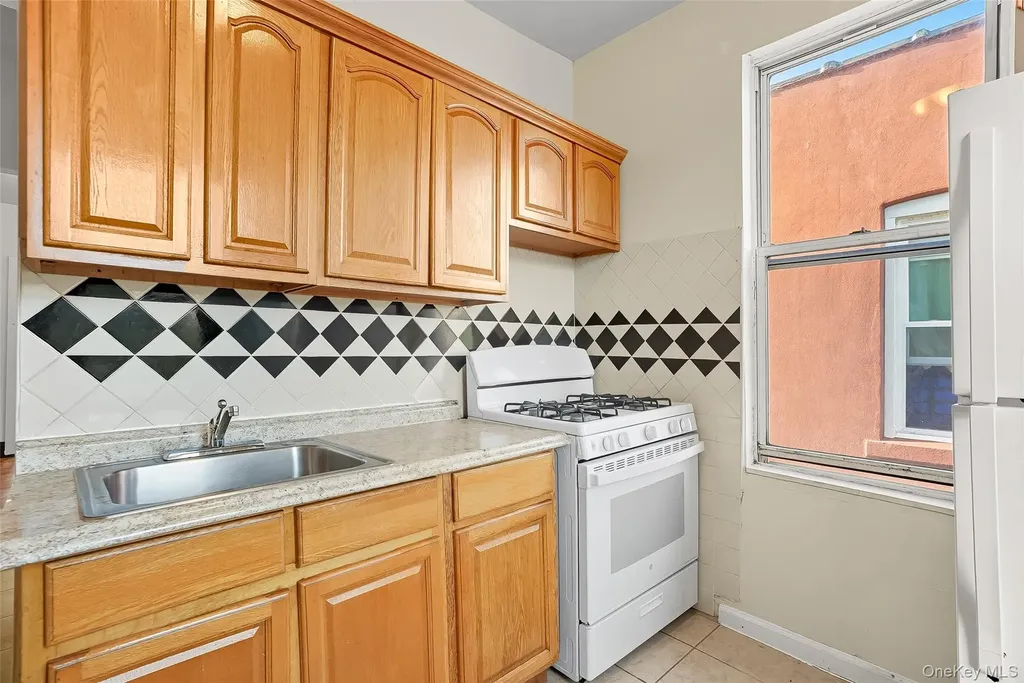 1036 Metcalf Avenue Bronx NY 10472