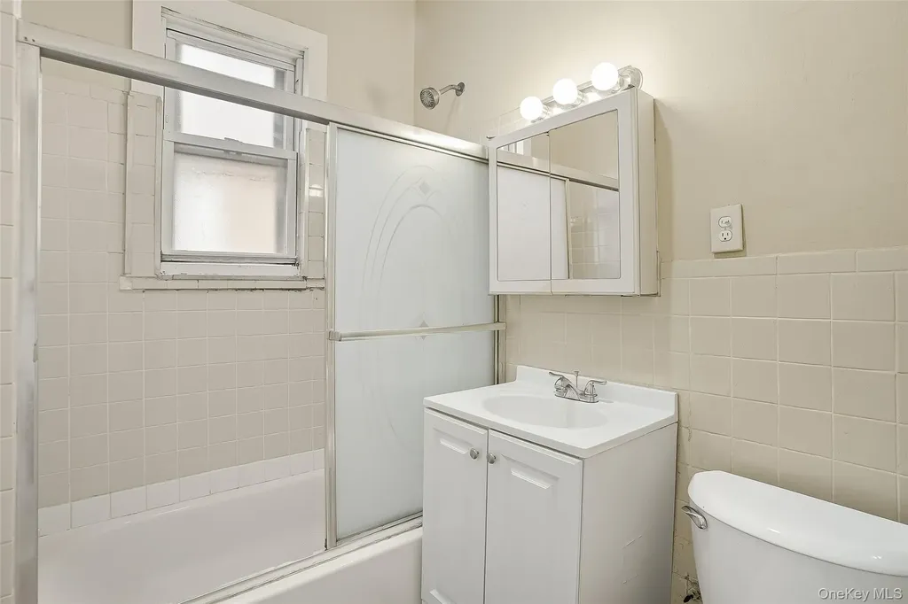 1036 Metcalf Avenue Bronx NY 10472