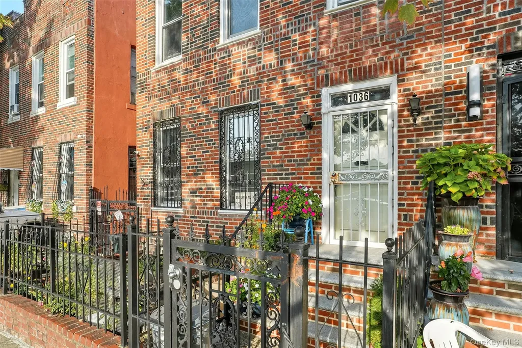 1036 Metcalf Avenue Bronx NY 10472