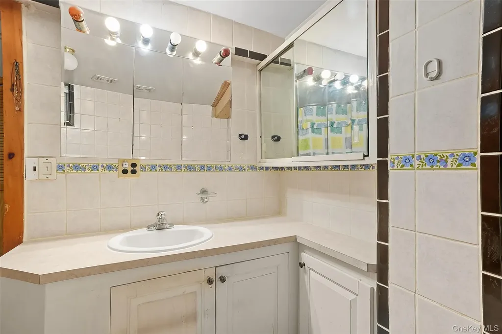 1036 Metcalf Avenue Bronx NY 10472