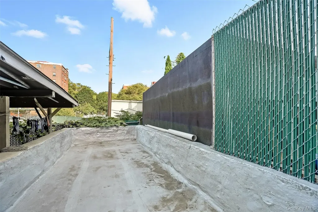 1036 Metcalf Avenue Bronx NY 10472