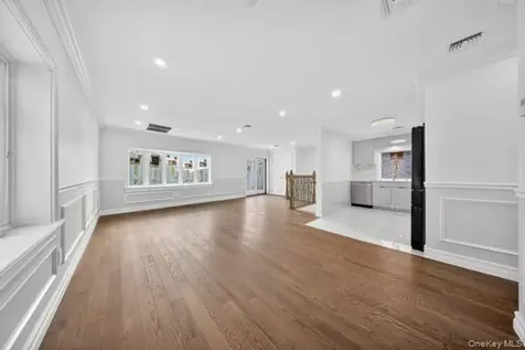 6973 229th Street Oakland Gardens NY 11364