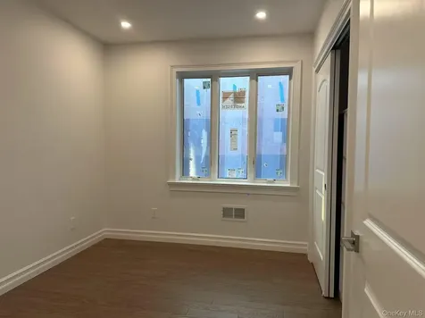 6973 229th Street Oakland Gardens NY 11364