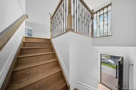 6973 229th Street Oakland Gardens NY 11364