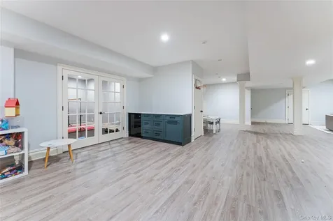 217 Rock Creek Lane Scarsdale NY 10583