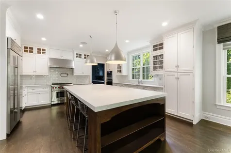217 Rock Creek Lane Scarsdale NY 10583