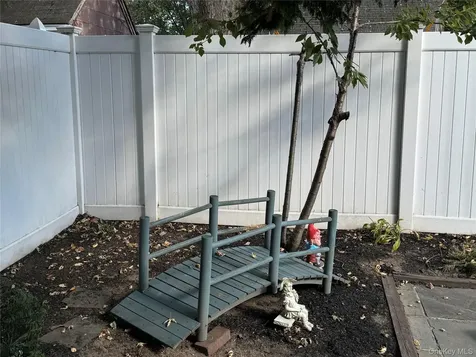 2711 W Alder Road Bellmore NY 11710