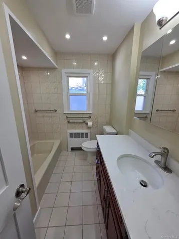 2711 W Alder Road Bellmore NY 11710