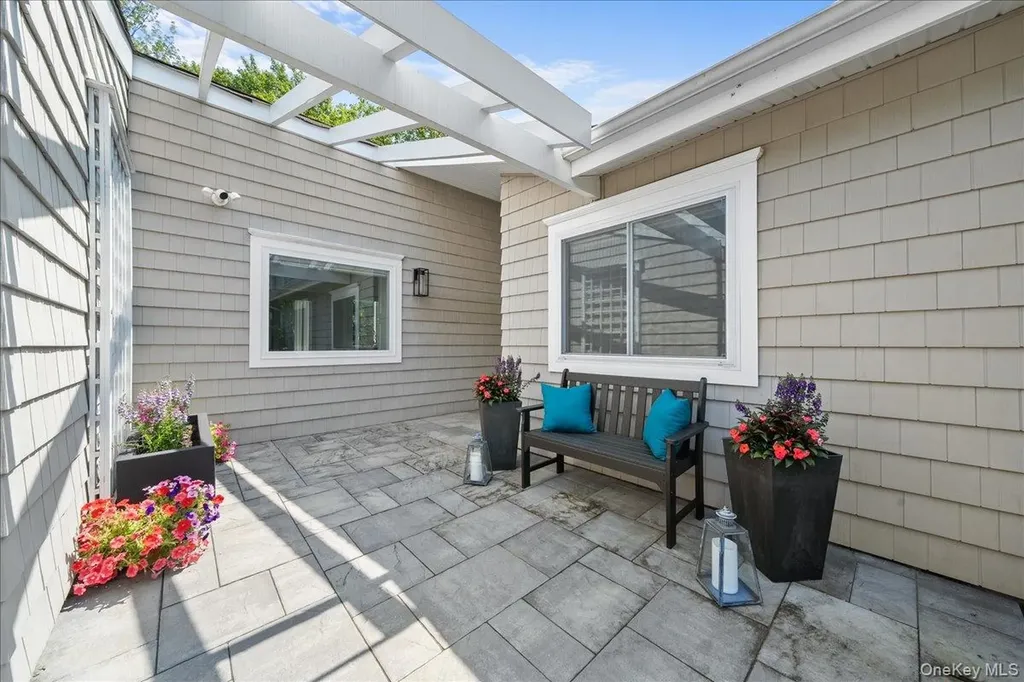 161 Boathouse Lane Bay Shore NY 11706