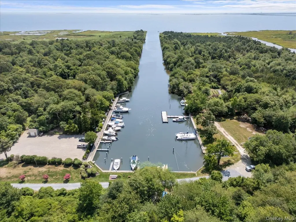 161 Boathouse Lane Bay Shore NY 11706